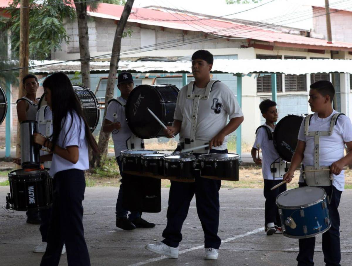Banda de guerra del Saúl Zelaya Jiménez intensifica ensayos rumbo a las fiestas patrias