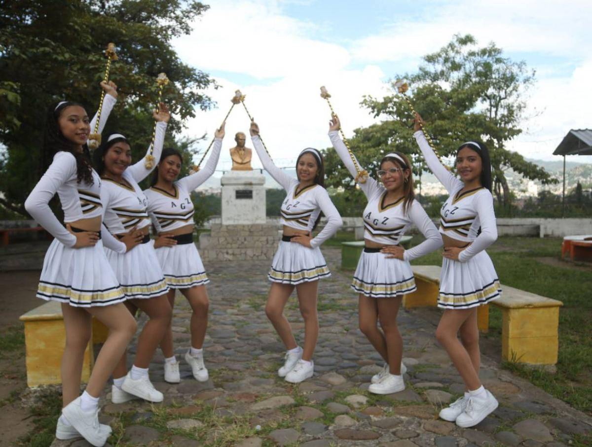 Con impecable sincronía, palillonas del Alfonso Guillén se preparan para los desfiles