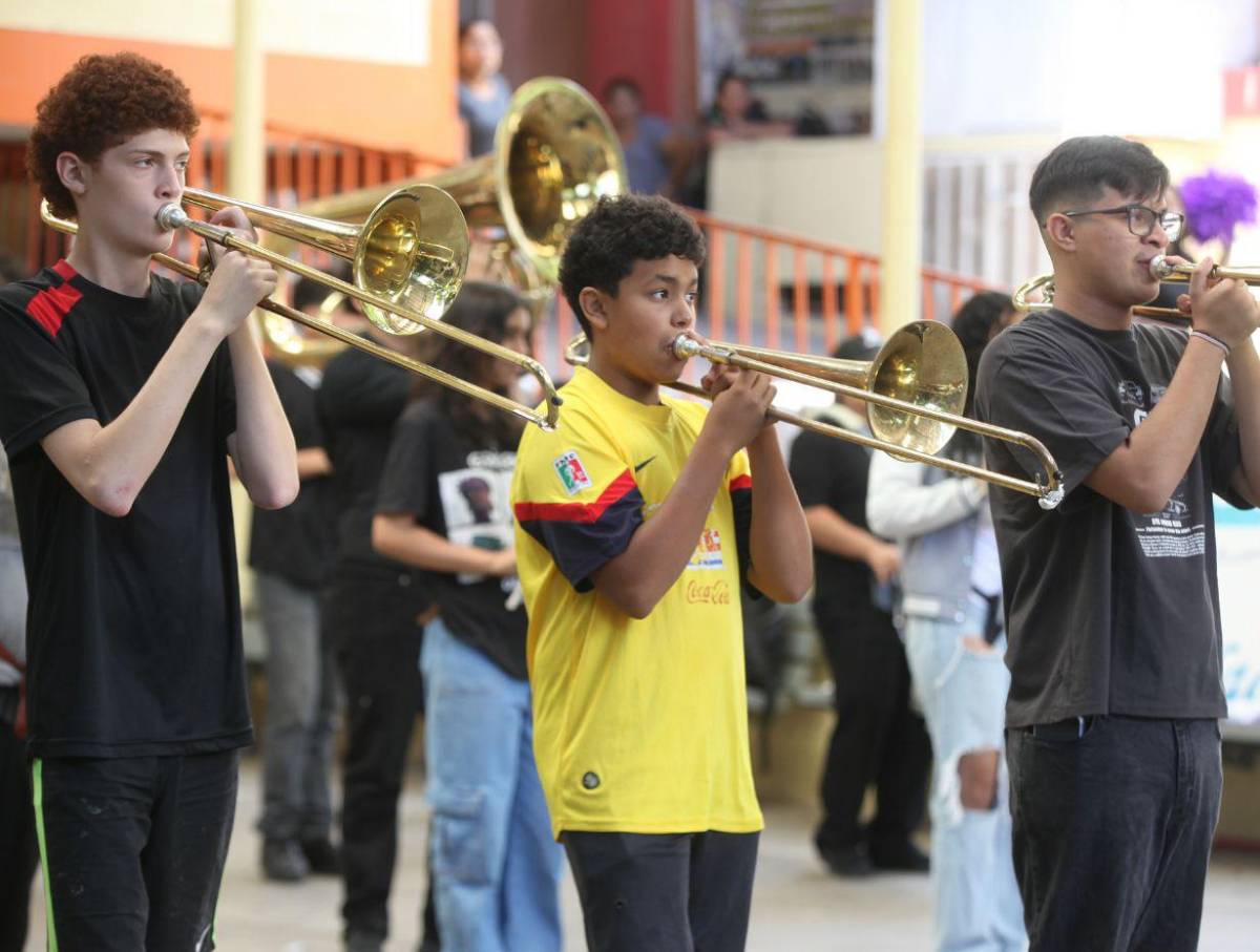 Nuevos talentos del Instituto Santa Mónica listos para desfilar con su banda marcial