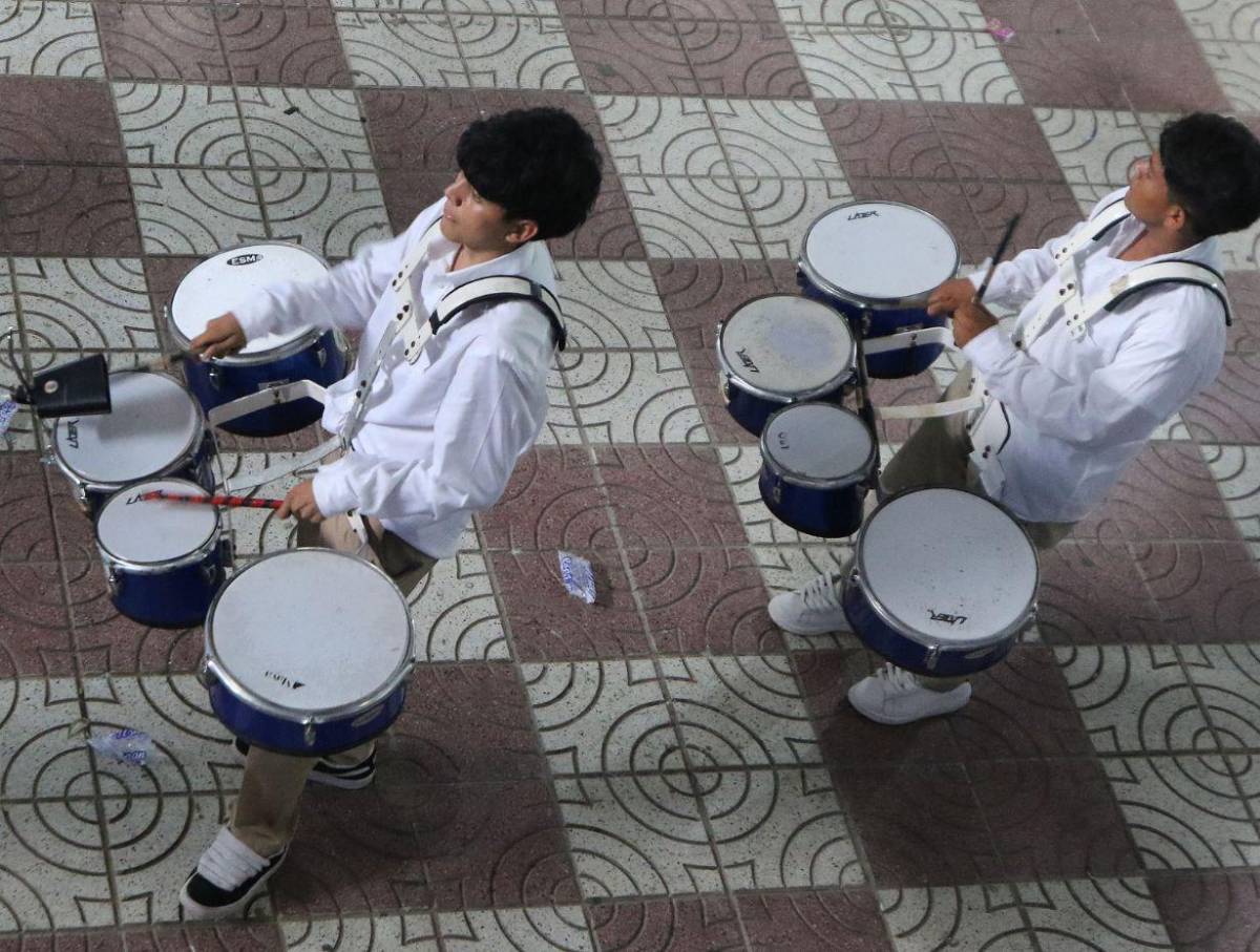 Banda semi-marcial del Abelardo Fortín afina sus ritmos para los desfiles patrios