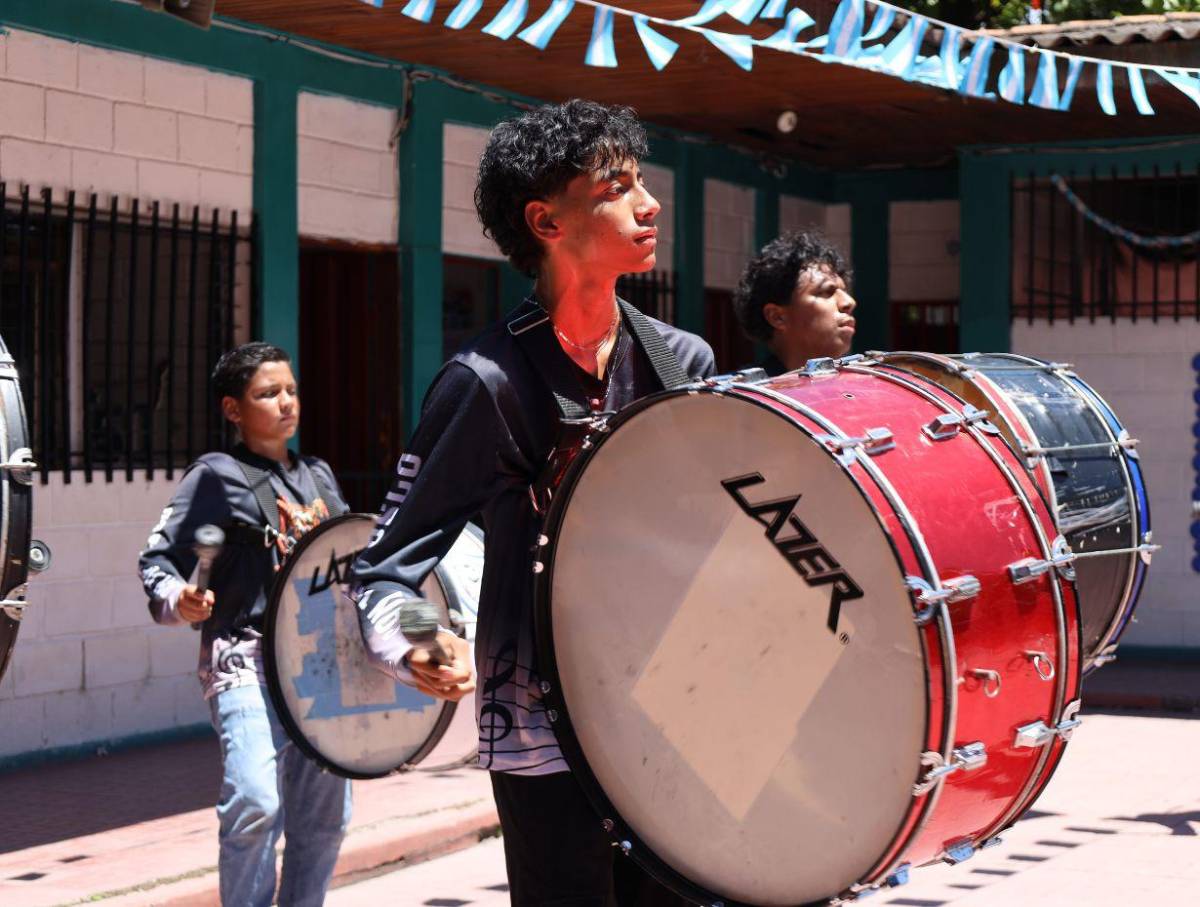 Banda de guerra del Instituto San Juan Bosco se alista para engalanar los desfiles patrios