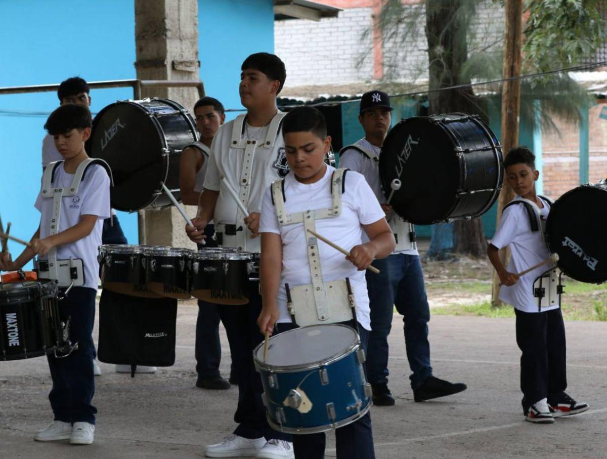 Banda de guerra del Saúl Zelaya Jiménez intensifica ensayos rumbo a las fiestas patrias