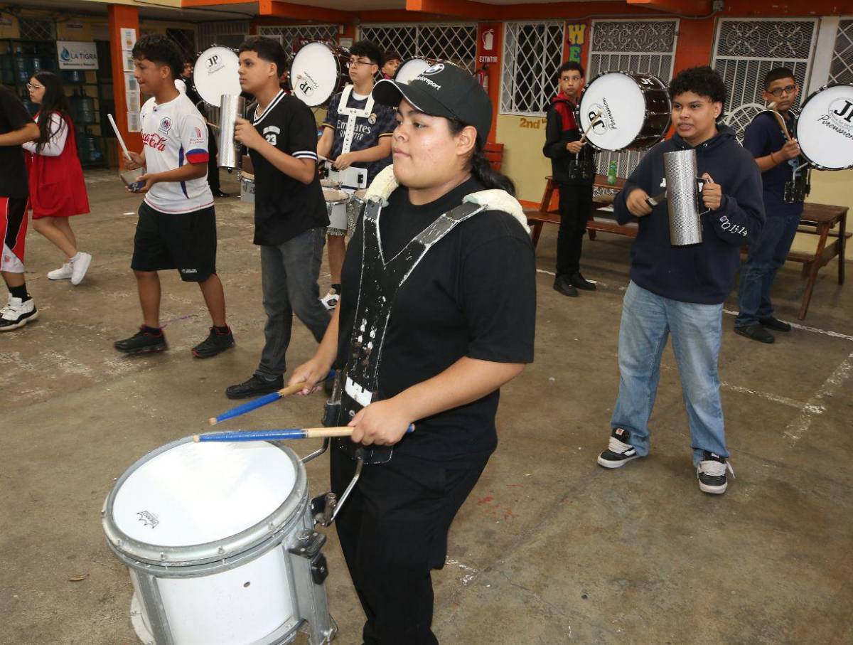 Nuevos talentos del Instituto Santa Mónica listos para desfilar con su banda marcial