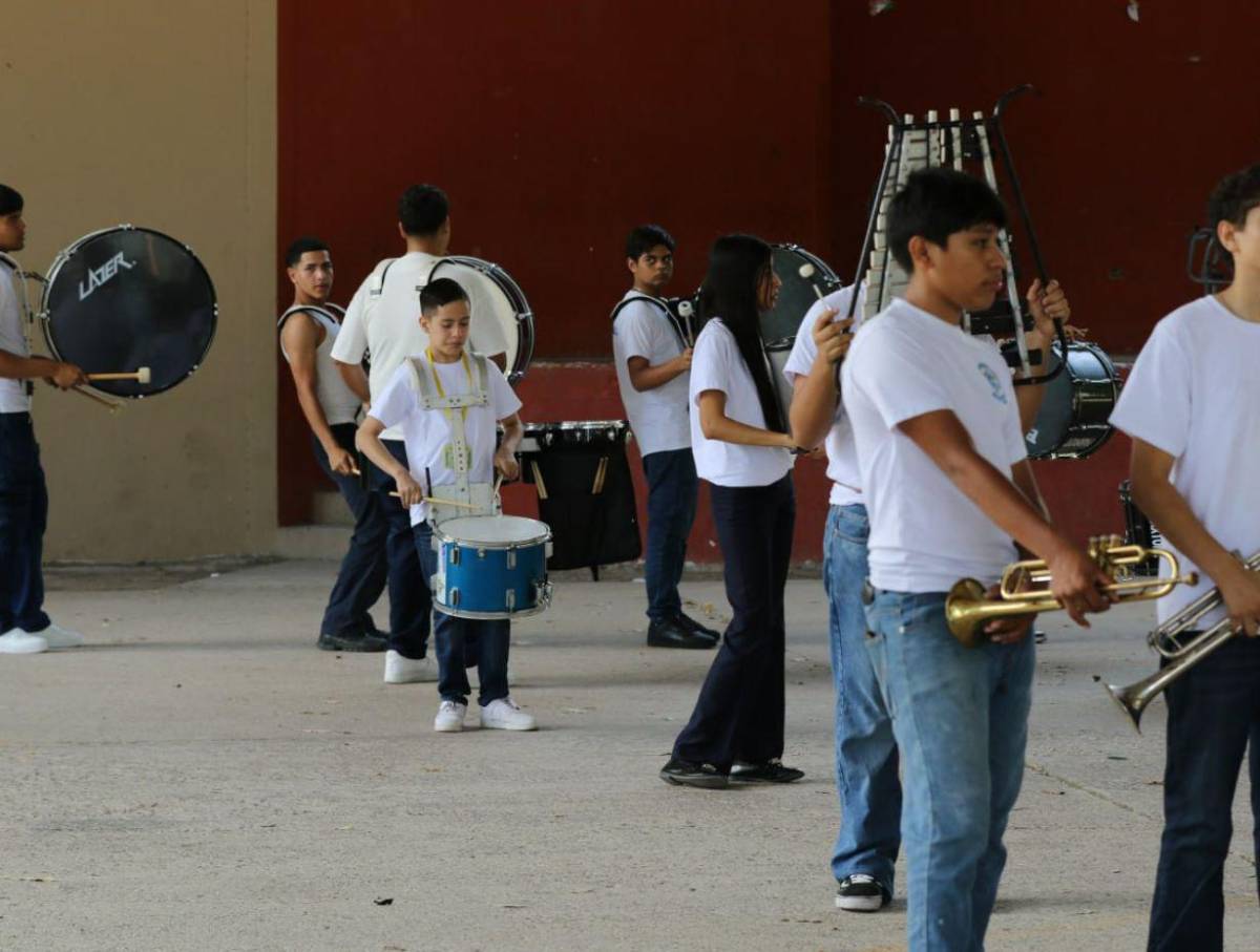Banda de guerra del Saúl Zelaya Jiménez intensifica ensayos rumbo a las fiestas patrias