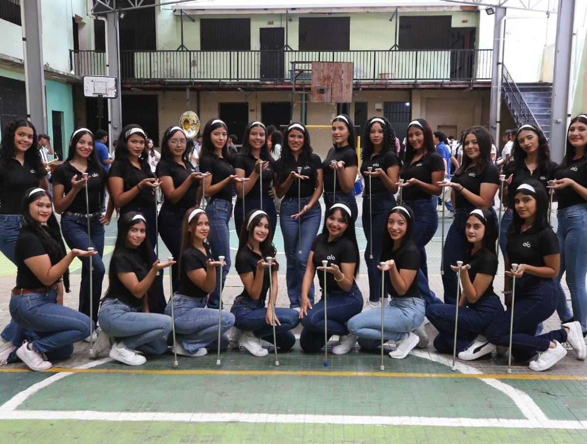 Palillonas del emblemático Instituto Mixto Hibueras afinan detalles para los desfiles