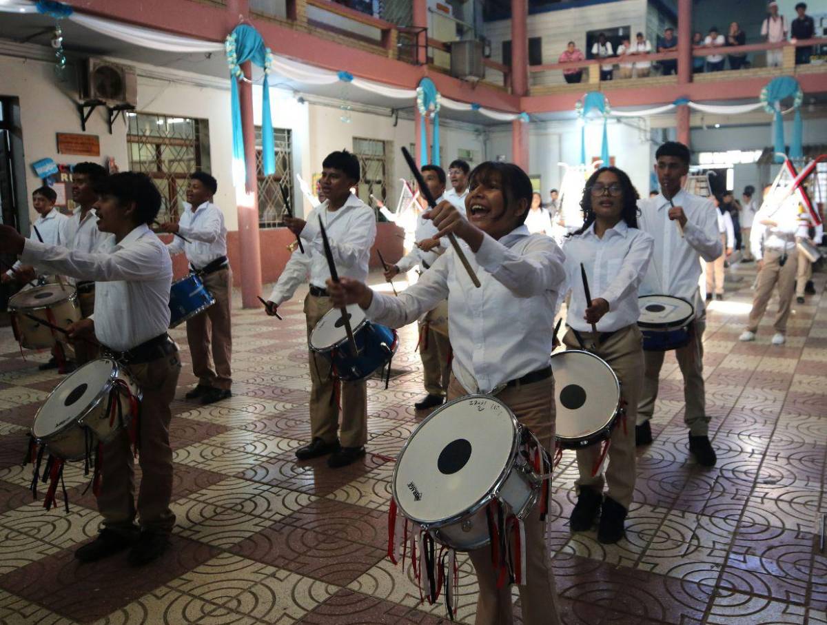 Banda semi-marcial del Abelardo Fortín afina sus ritmos para los desfiles patrios