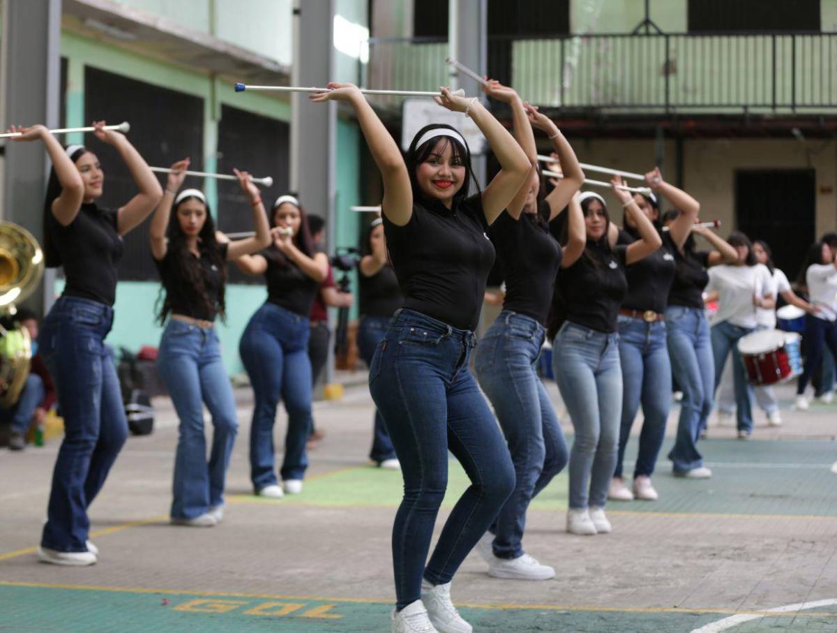 Palillonas del emblemático Instituto Mixto Hibueras afinan detalles para los desfiles