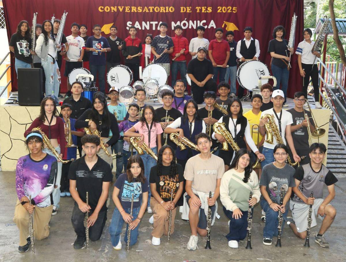 Nuevos talentos del Instituto Santa Mónica listos para desfilar con su banda marcial