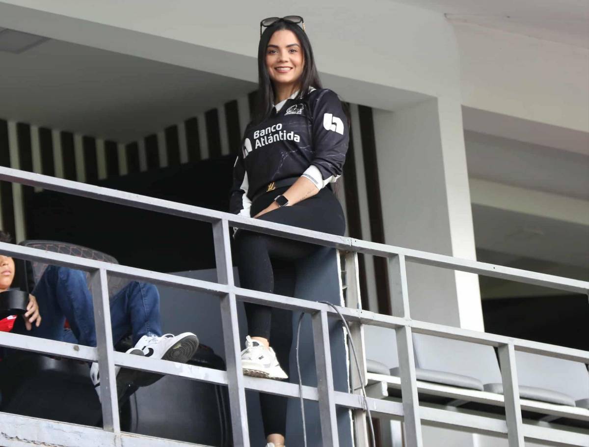 Lo que hizo Roxana Somoza, esposa de jugador roba suspiros, Edwin preocupa y felicidad de Olimpia