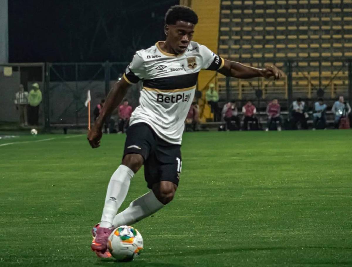 Fichajes: Auzmendi cambia de equipo, Dereck Moncada jugaría en Europa y movimiento en Motagua