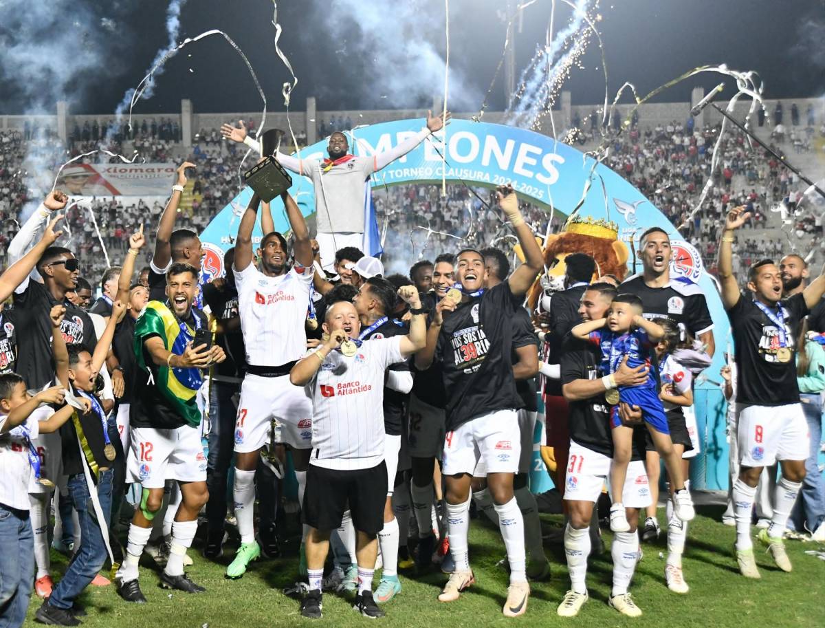 Bengtson levantó la 39: Así celebraron los jugadores de Olimpia el campeonato de Liga Nacional