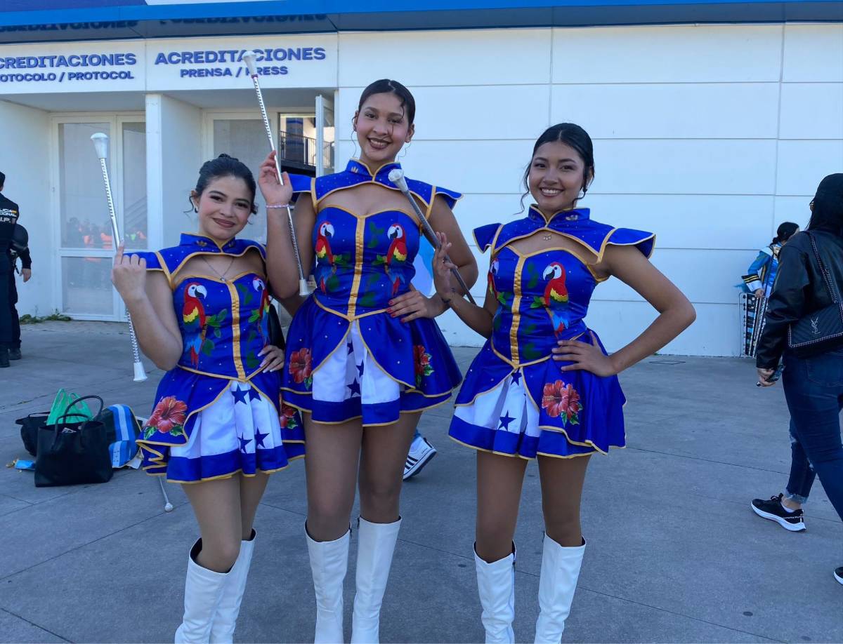 Banda que estuvo con Daddy Yankee sorprende en juego de Honduras y el Chucky peruano