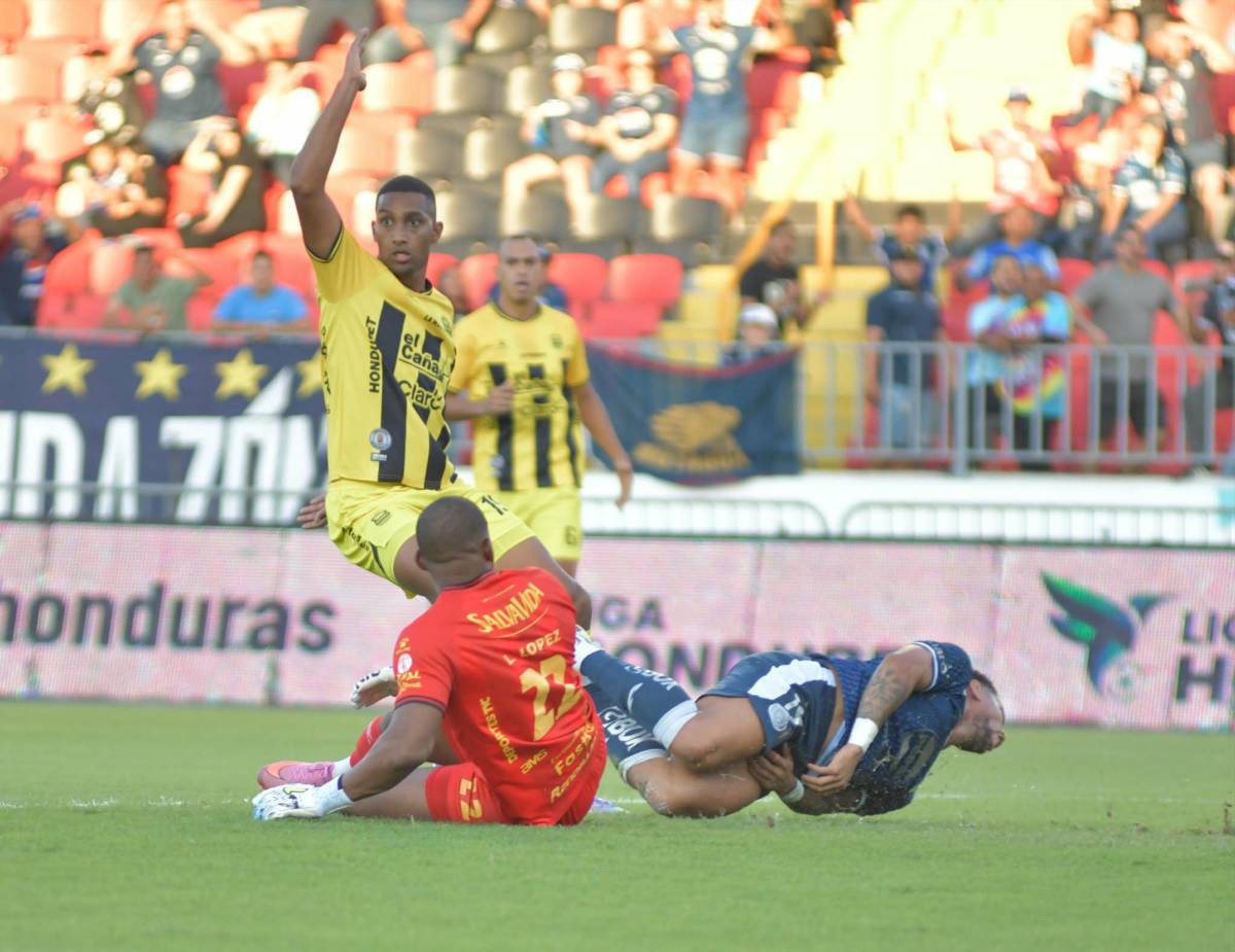 DT de Honduras vigila, esposa de exjugador sorprende y Motagua amarga a Real España