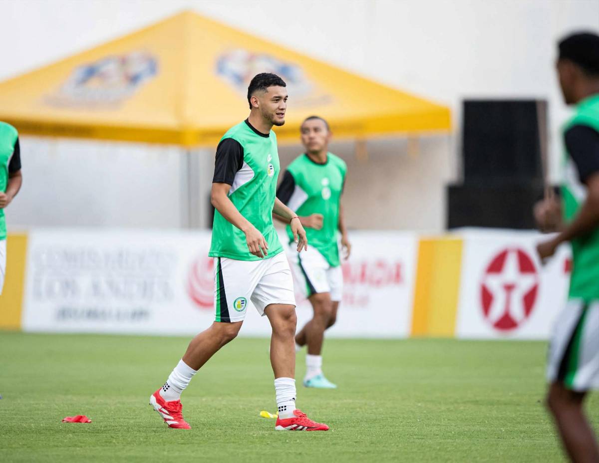 Lindas chicas y siguieron el ejemplo de los tiktokers: Así se vive la previa del Real España-Juticalpa