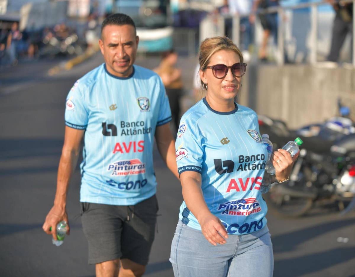 Lindas chicas, exministro sorprende y gesto de Javier López: Ambiente en el Motagua vs Génesis PN