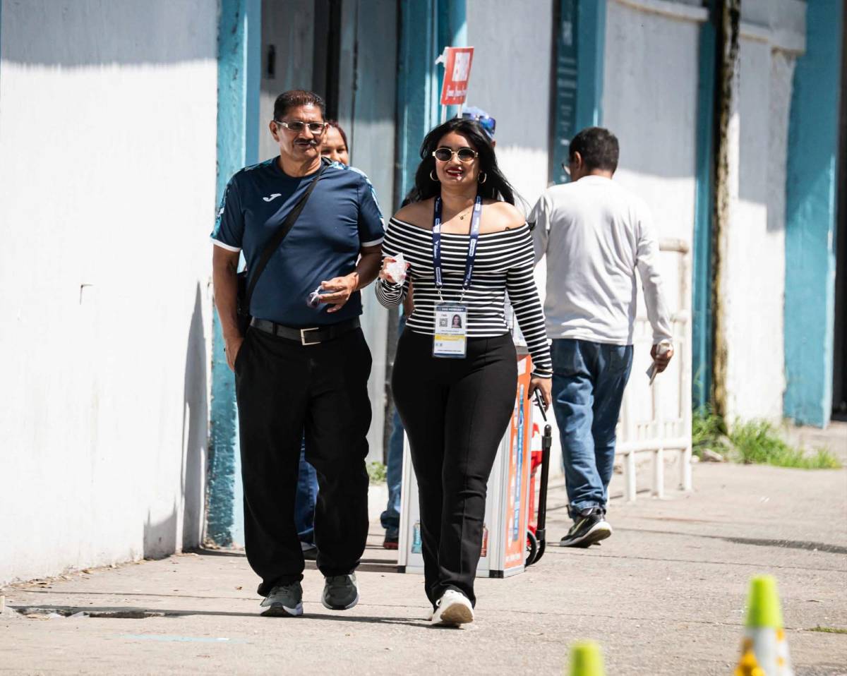 Clásico sampedrano se llena de lindas damas ¡Chica de primeros auxilios llamó la atención!