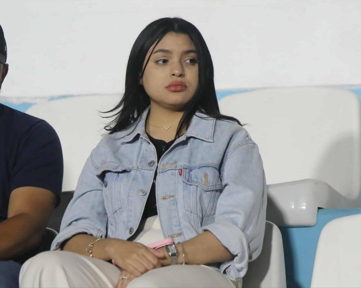 Esposa de Emilio derrochó su belleza: Las lindas chicas que llagaron al estadio Nacional