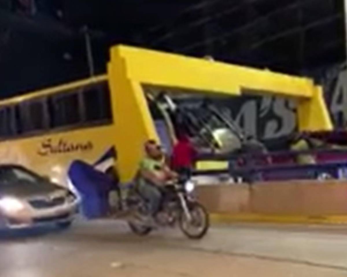 Camiones y buses accidentados que registra la vía rápida Ricardo Álvarez