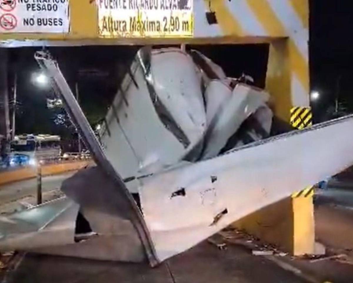 Camiones y buses accidentados que registra la vía rápida Ricardo Álvarez