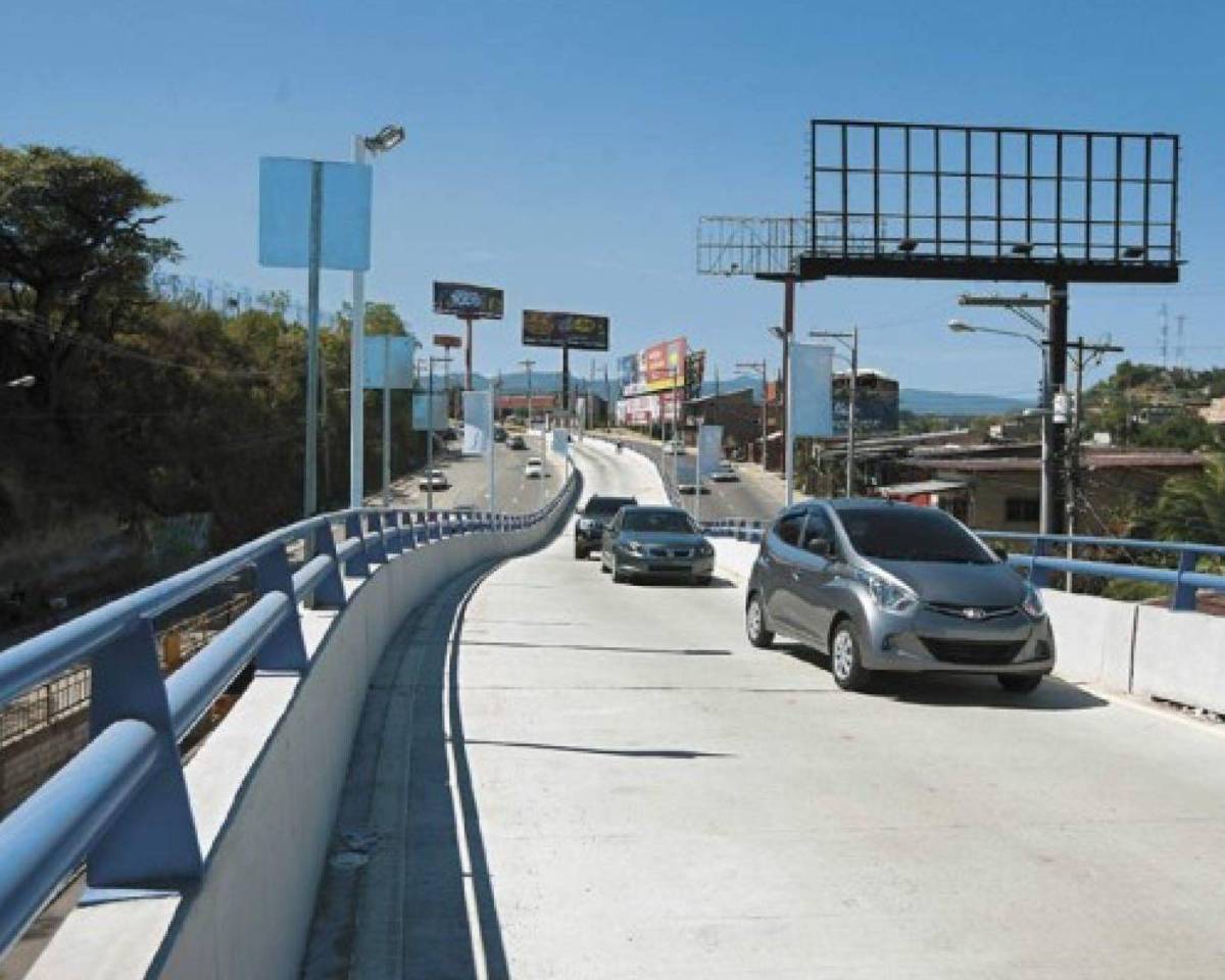 Camiones y buses accidentados que registra la vía rápida Ricardo Álvarez