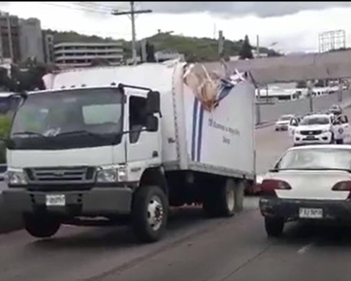 Camiones y buses accidentados que registra la vía rápida Ricardo Álvarez