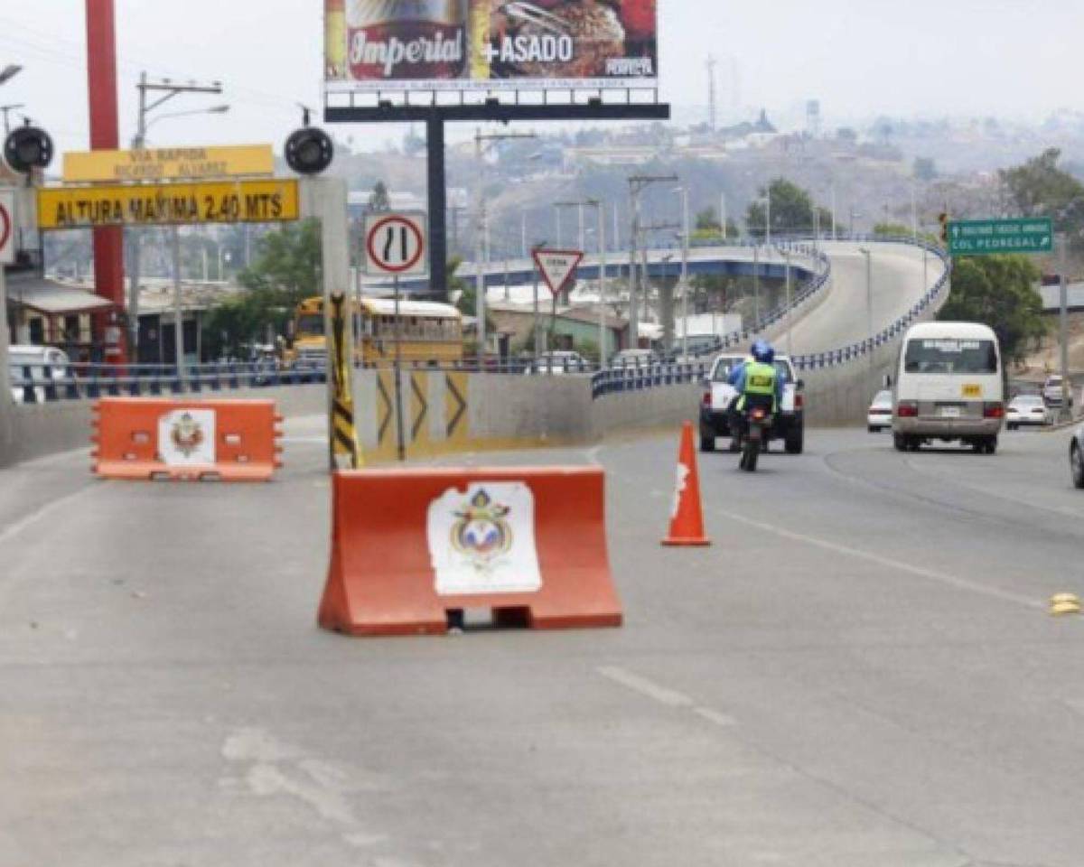 Camiones y buses accidentados que registra la vía rápida Ricardo Álvarez