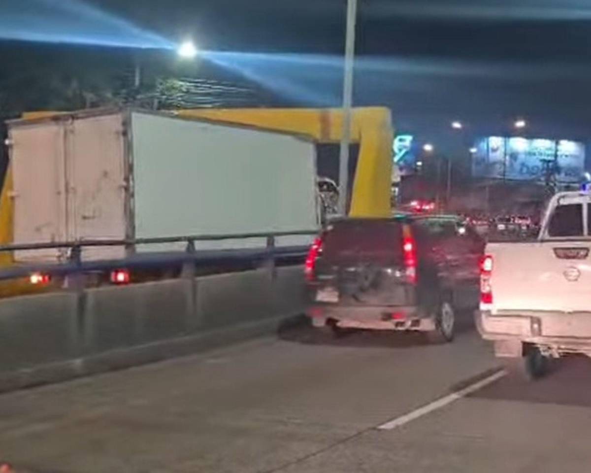 Camiones y buses accidentados que registra la vía rápida Ricardo Álvarez