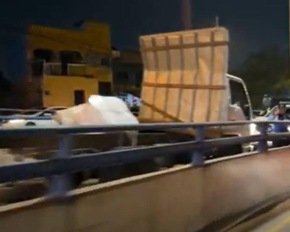 Camiones y buses accidentados que registra la vía rápida Ricardo Álvarez