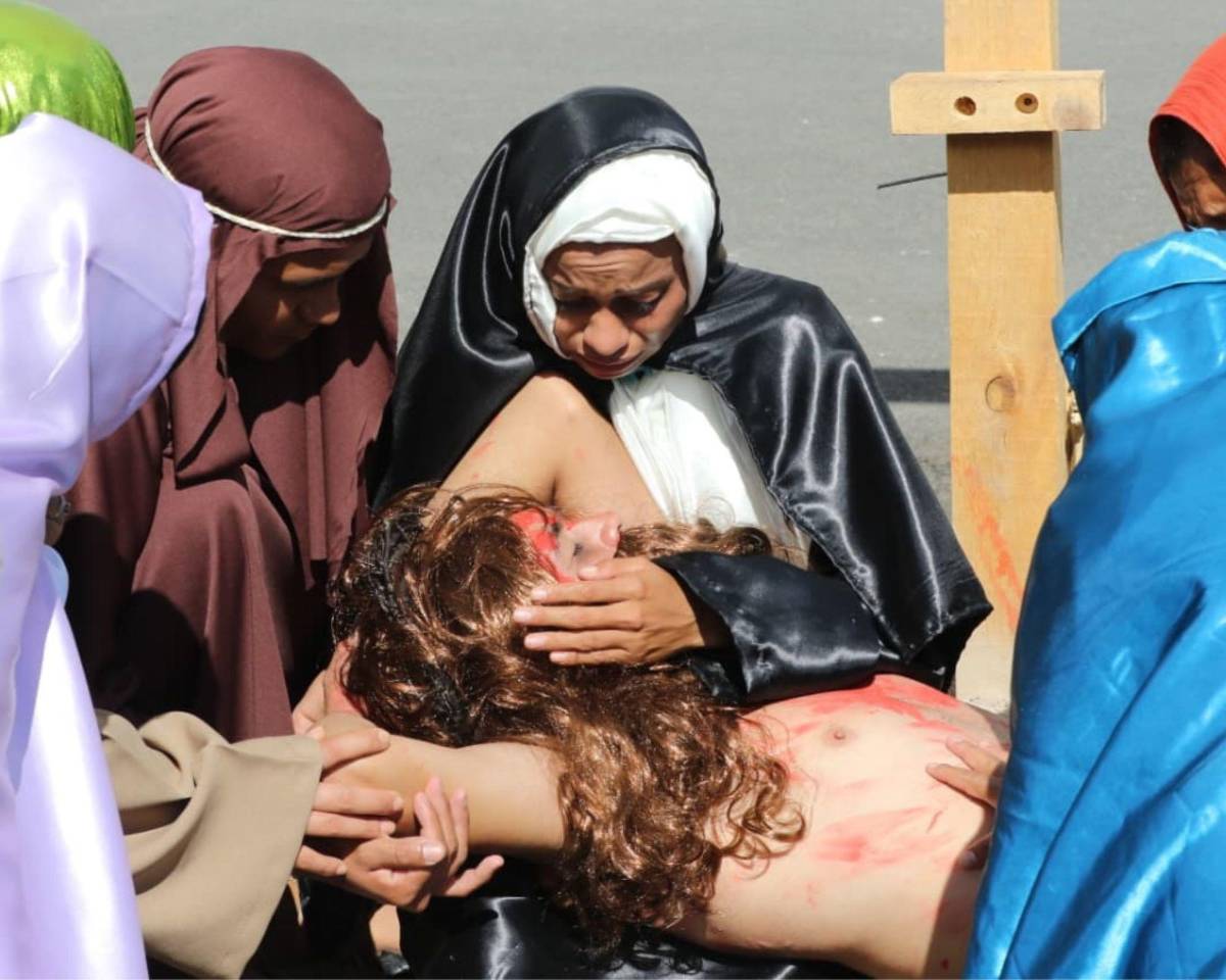 Soldados recrean santo viacrucis en Parada Marte previo a la Semana Santa