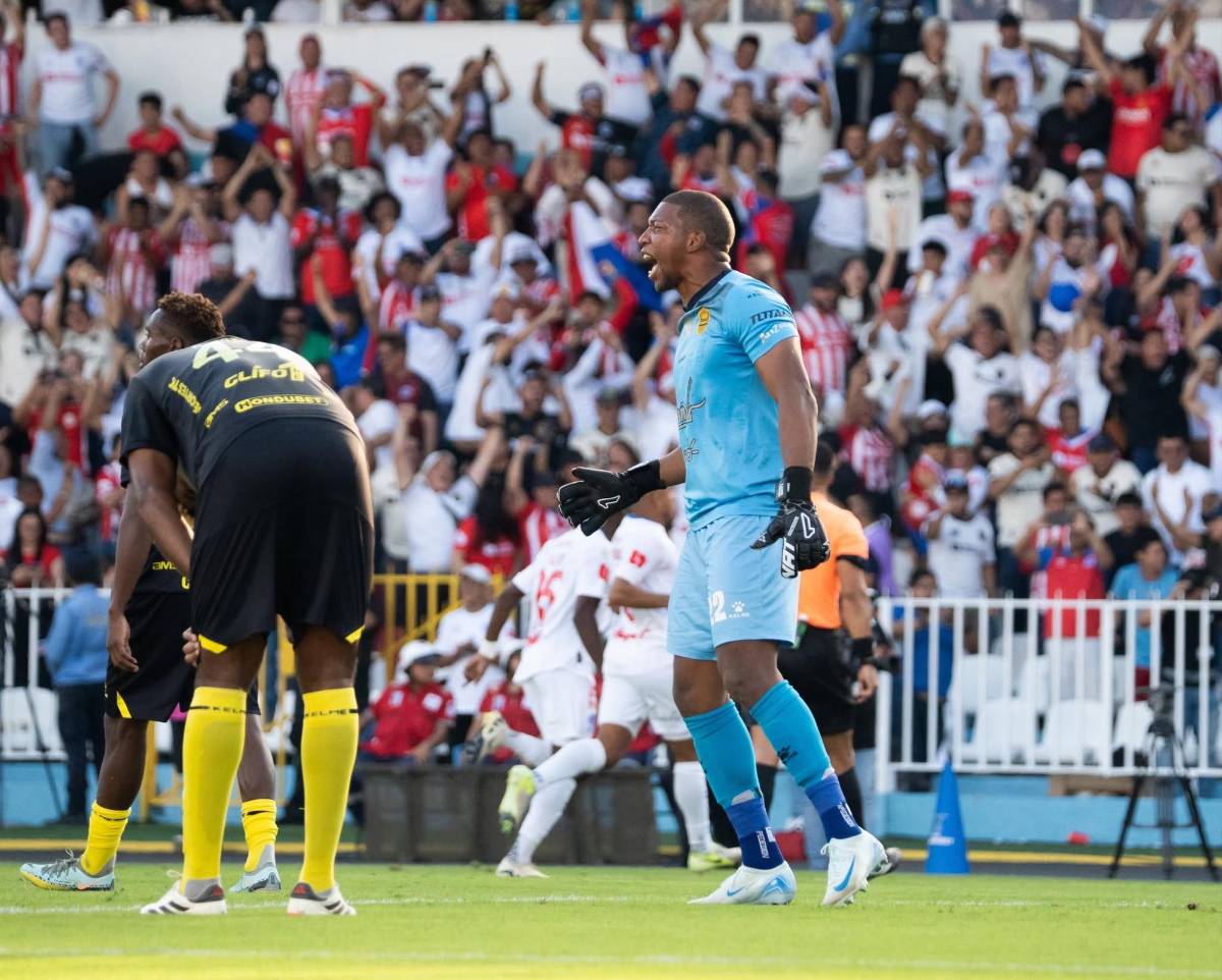Buba descontrolado, aficionada desmayada, jugador confirma que se va de Olimpia y lágrimas