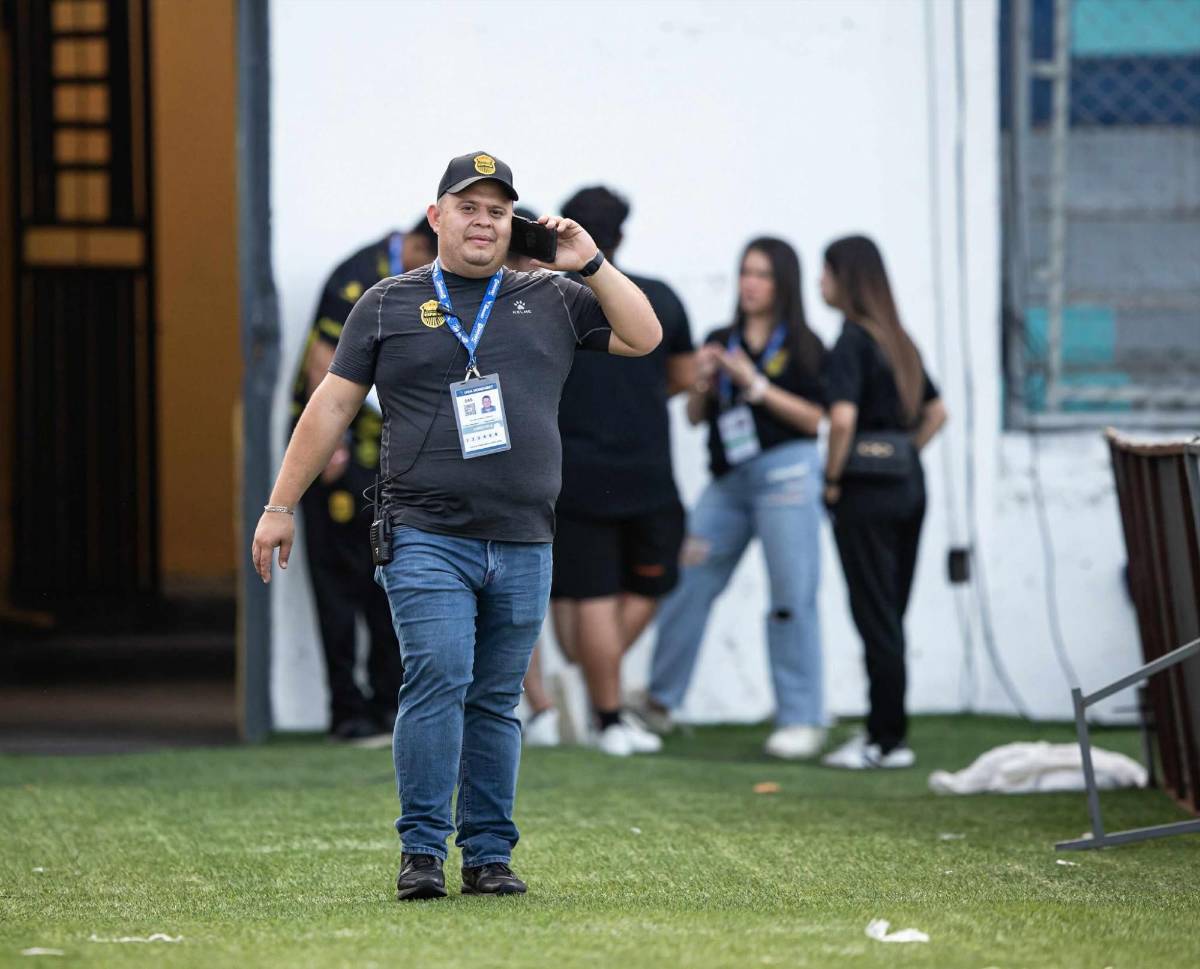 Lindas chicas y siguieron el ejemplo de los tiktokers: Así se vive la previa del Real España-Juticalpa