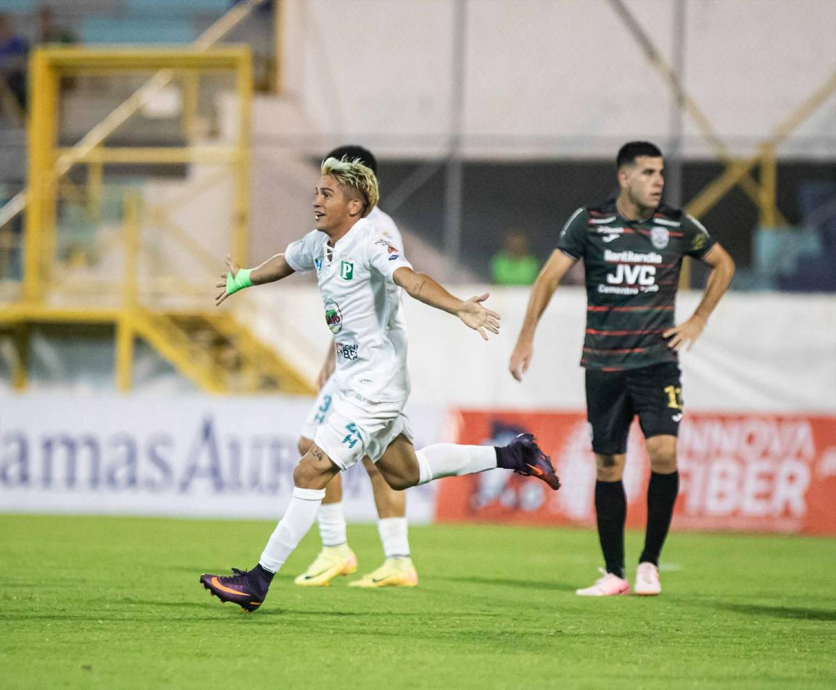 Bella periodista deslumbró, inesperado villano del Marathón vs Platense y polémica del partido