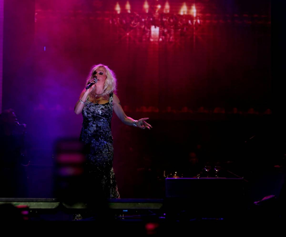 Honduras le cantó al amor y al olvido junto a Marisela