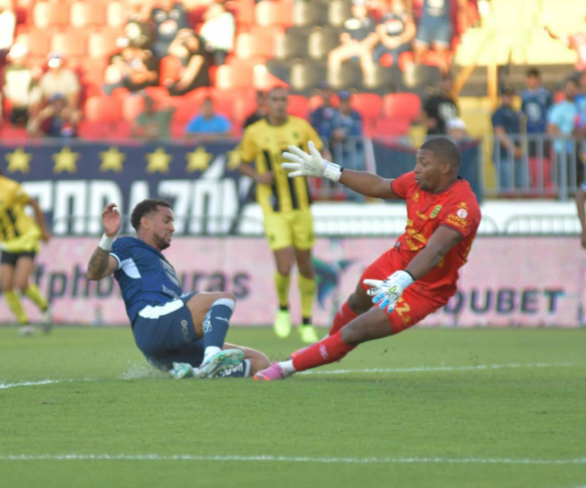 DT de Honduras vigila, esposa de exjugador sorprende y Motagua amarga a Real España