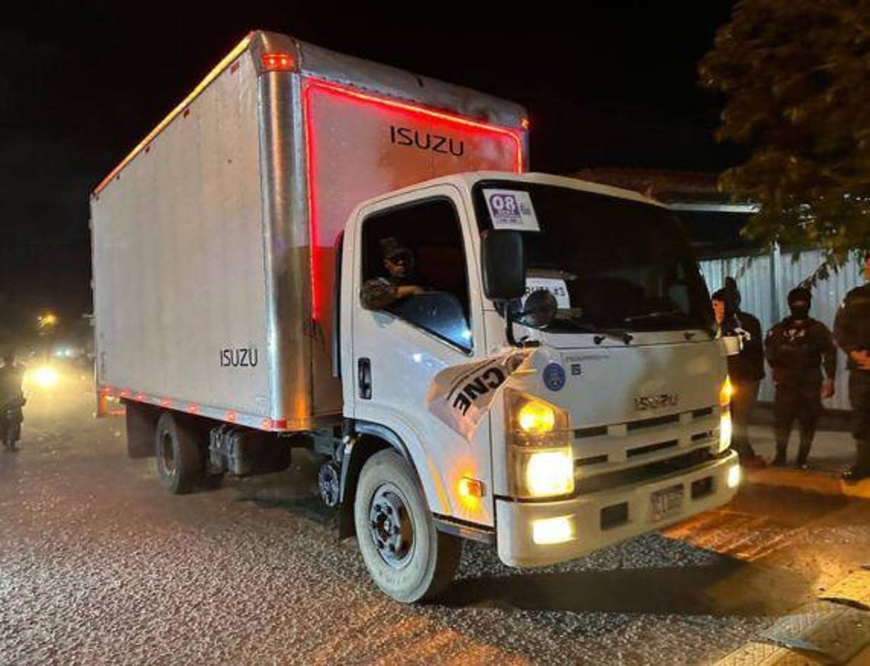 En varias rutas se distribuyeron maletas electorales del Distrito Central