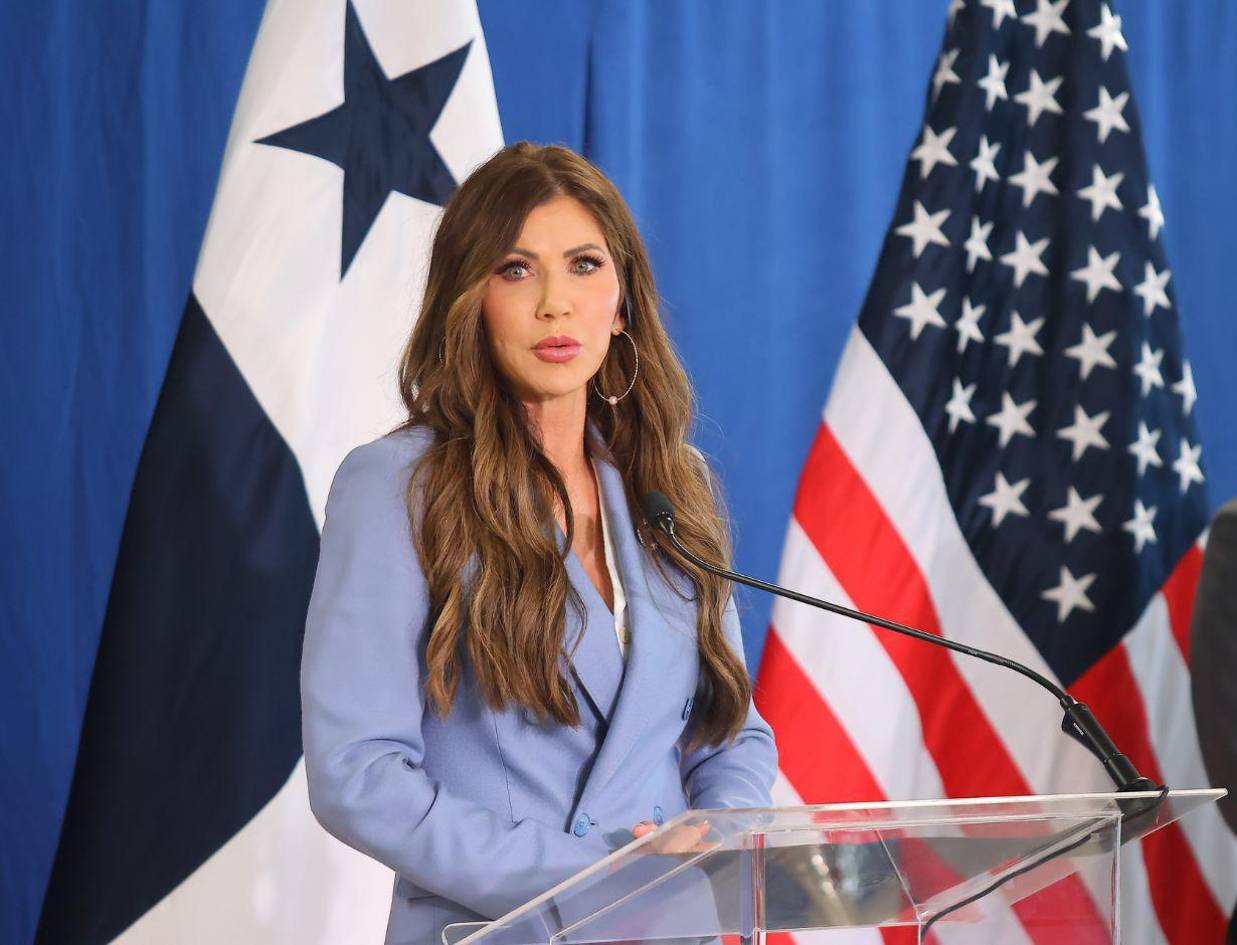 De granjera a figura clave de EE UU: la secretaria de Seguridad Kristi Noem llega a Honduras