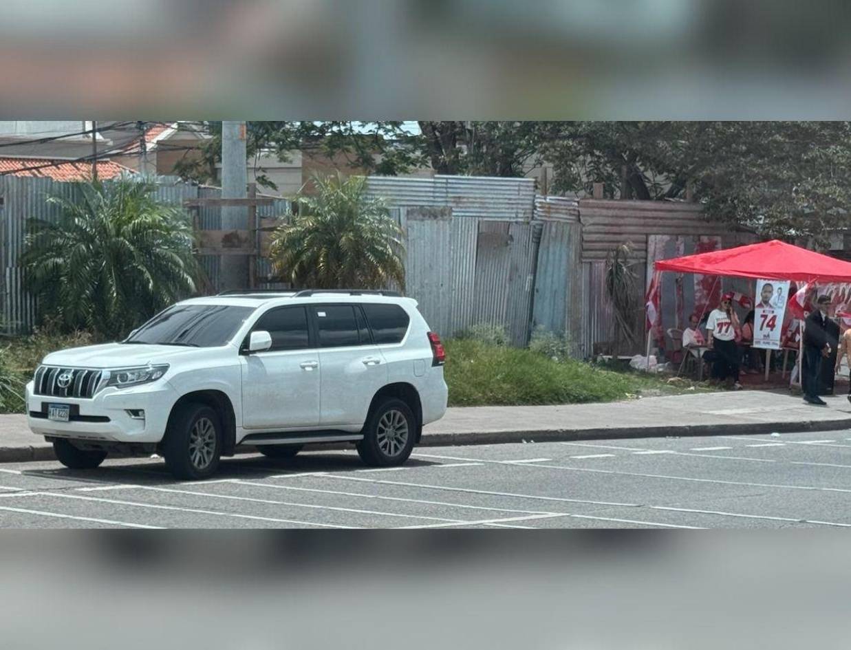 Vehículo con denuncia de robo aparece en carpa política en Tegucigalpa