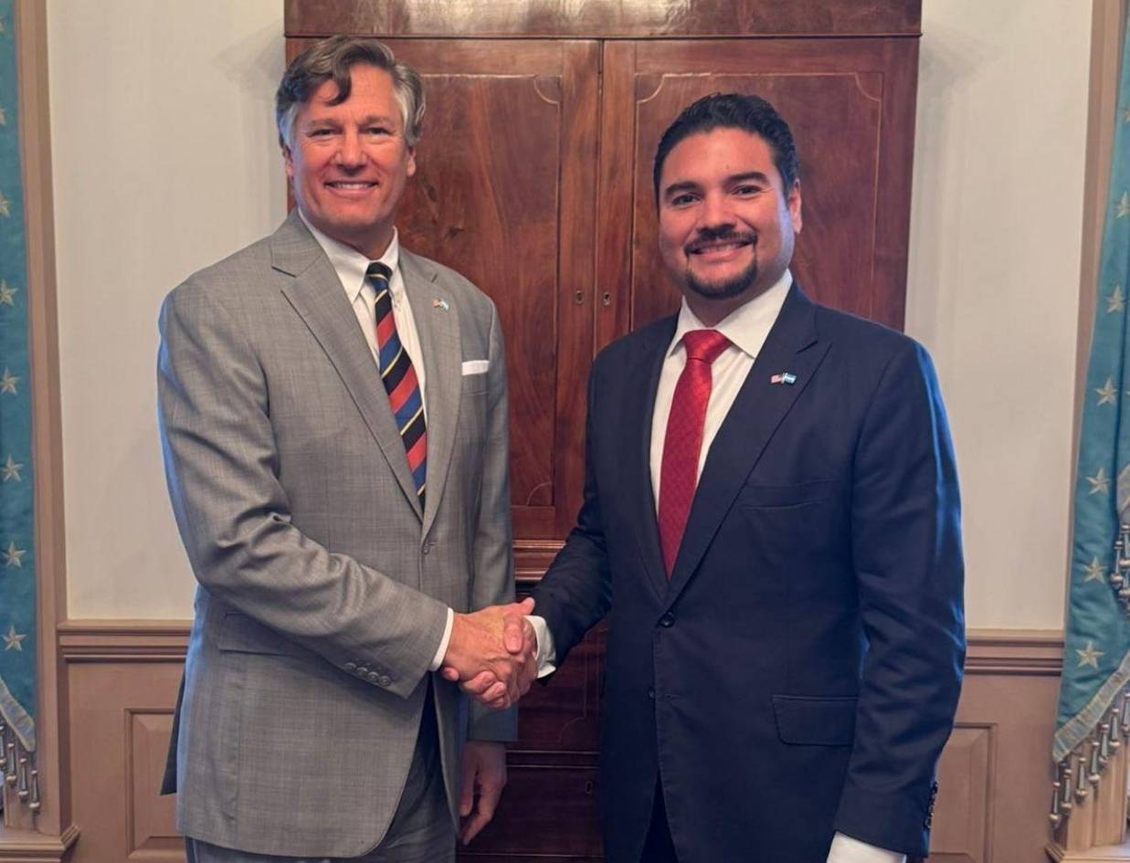 Canciller Javier Bu reaparece tras críticas por silencio en redes sociales