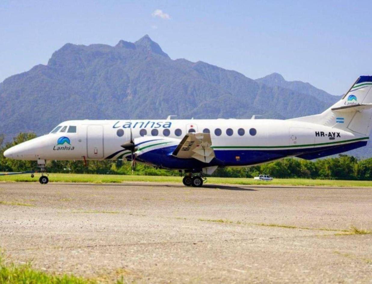 Lanhsa cierra operaciones por tiempo indefinido tras accidente aéreo en Roatán