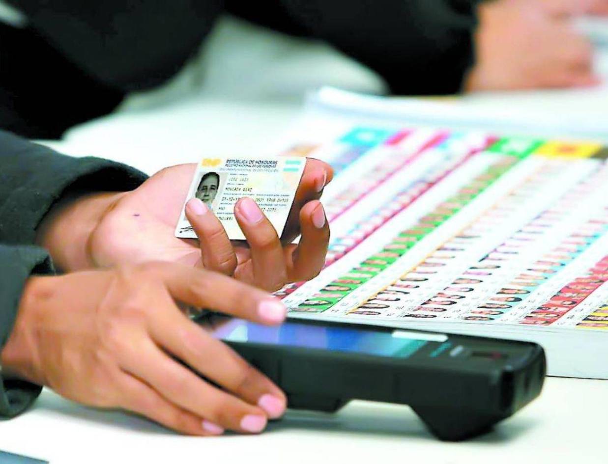 Cossette López rechaza señalamientos de Marlon Ochoa y defiende modelo del TREP