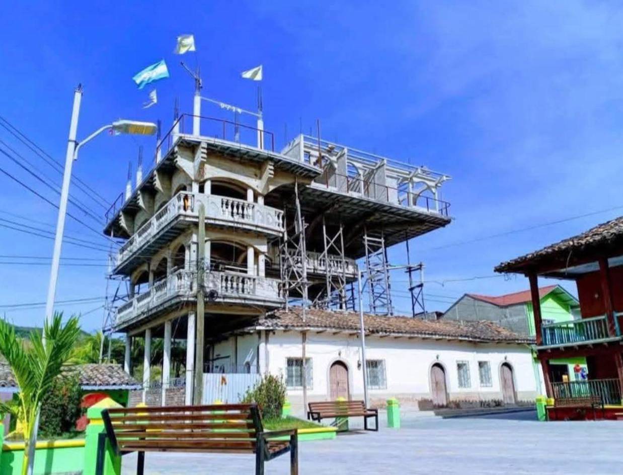 Arquitecto Juve 3D reacciona al derrumbe de edificio en Soledad, El Paraíso