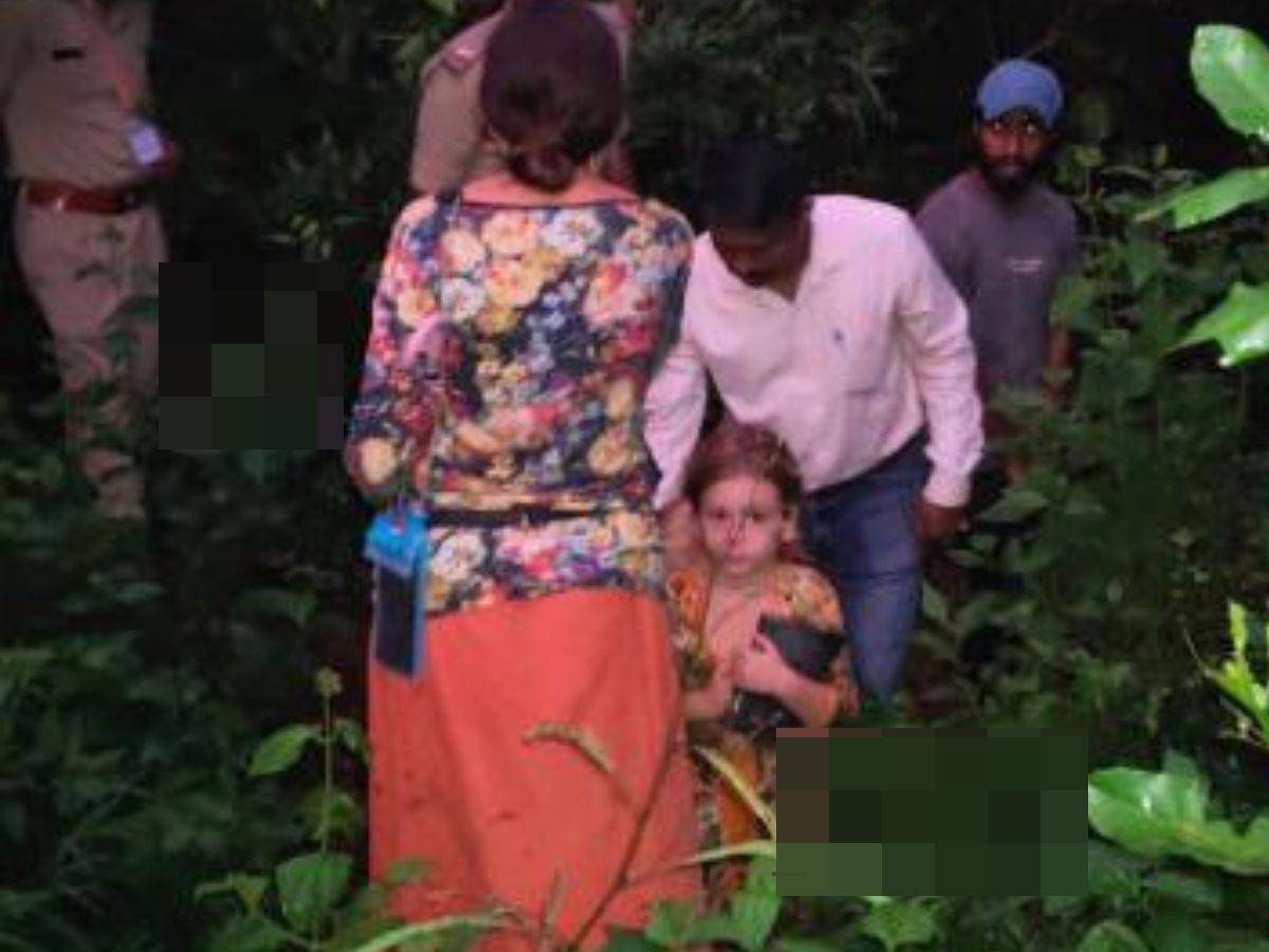 Mujer rusa y sus hijas fueron encontradas viviendo en una cueva en India