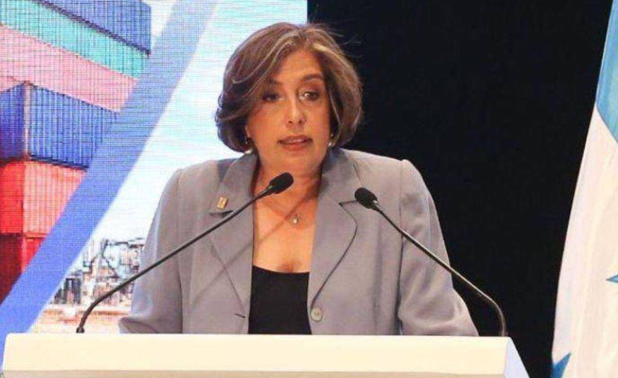 “La democracia exige compromiso de todos”, señaló Gallardo, quien indicó que el proceso electoral “avanza, con dificultades, pero avanza”, e instó a la juventud a no abstenerse.