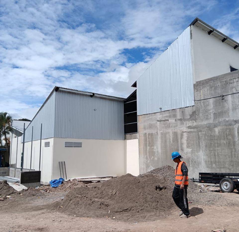La construcción del búnker oncológico en el Hospital General San Felipe lleva un avance del 90%.