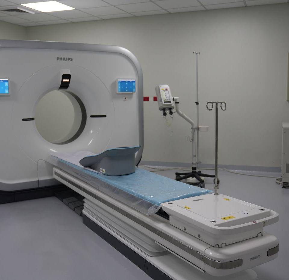 El nuevo establecimiento sanitario cuenta con moderno equipo médico para realizar diagnosticos más precisos.
