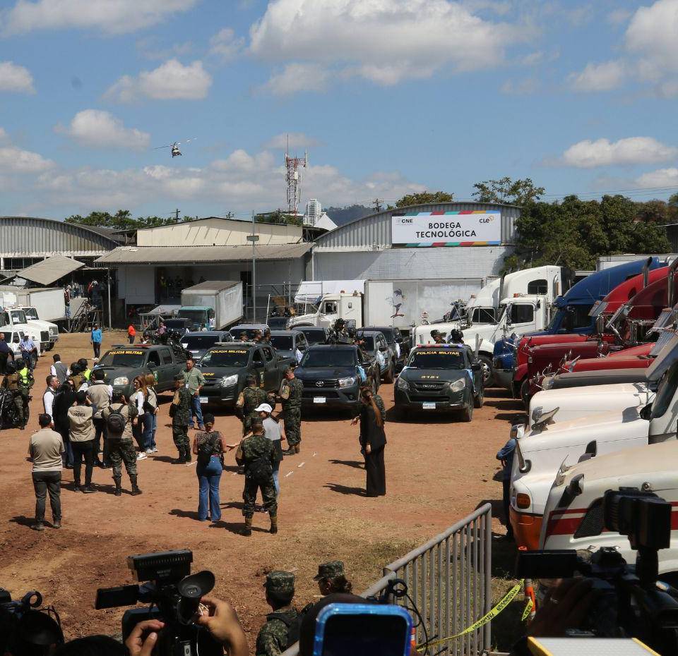 Desde las bodegas del Infop, el material electoral ha comenzado su recorrido a lo largo del país con estrictas medidas de seguridad.