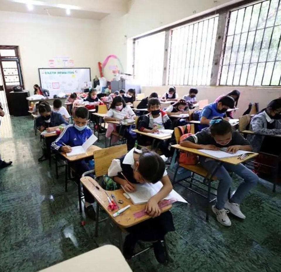 El plan de gobierno de Nasry Tito Asfura también contempla mejorar los centros educativos.