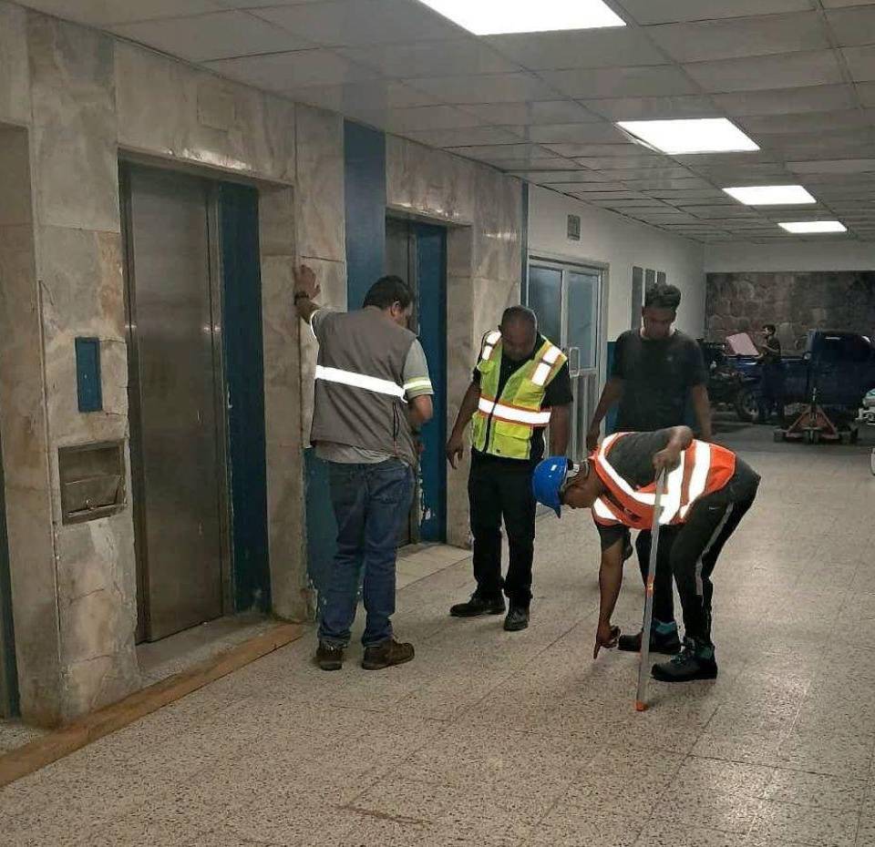Los trabajos para cambiar los elevadores que están en el bloque médico quirúrgico en el hospital comenzaron a inicios del año.