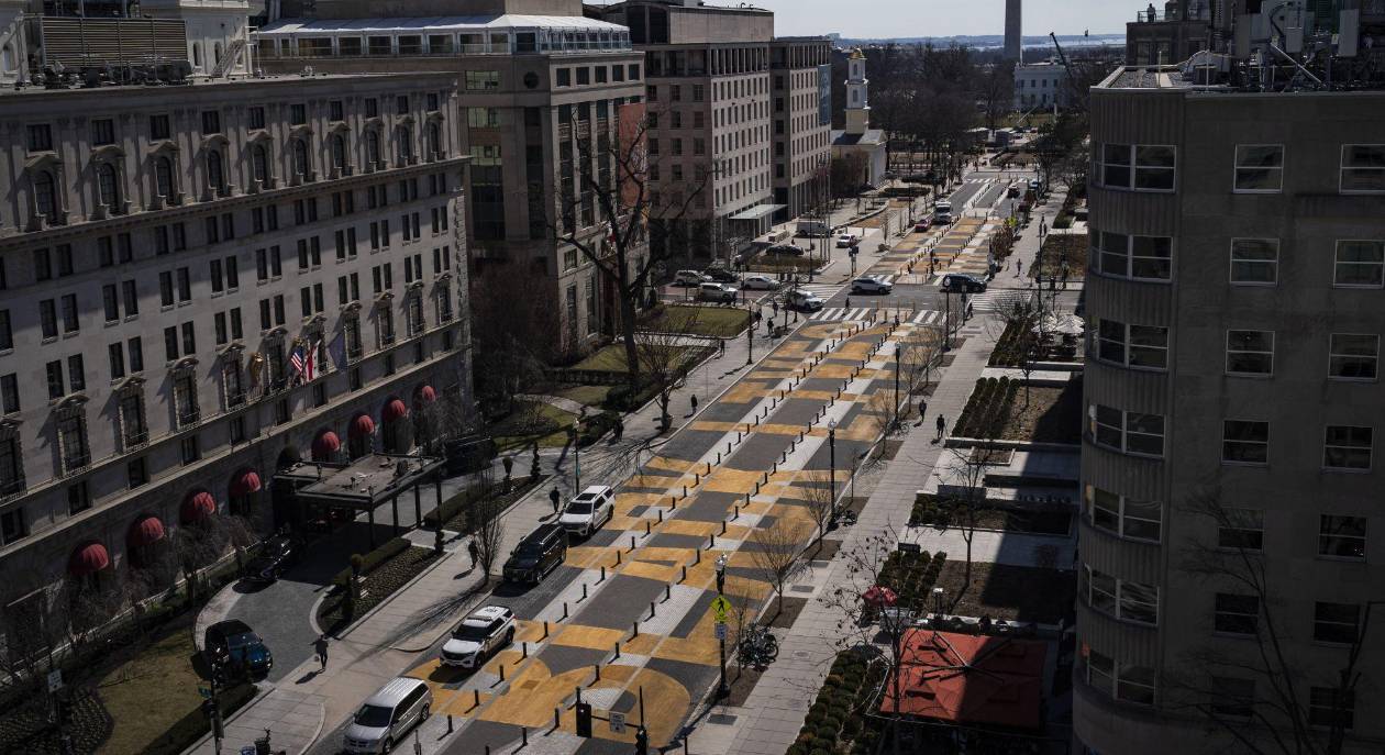 Republicanos borran mural de Black Lives Matter en Washington