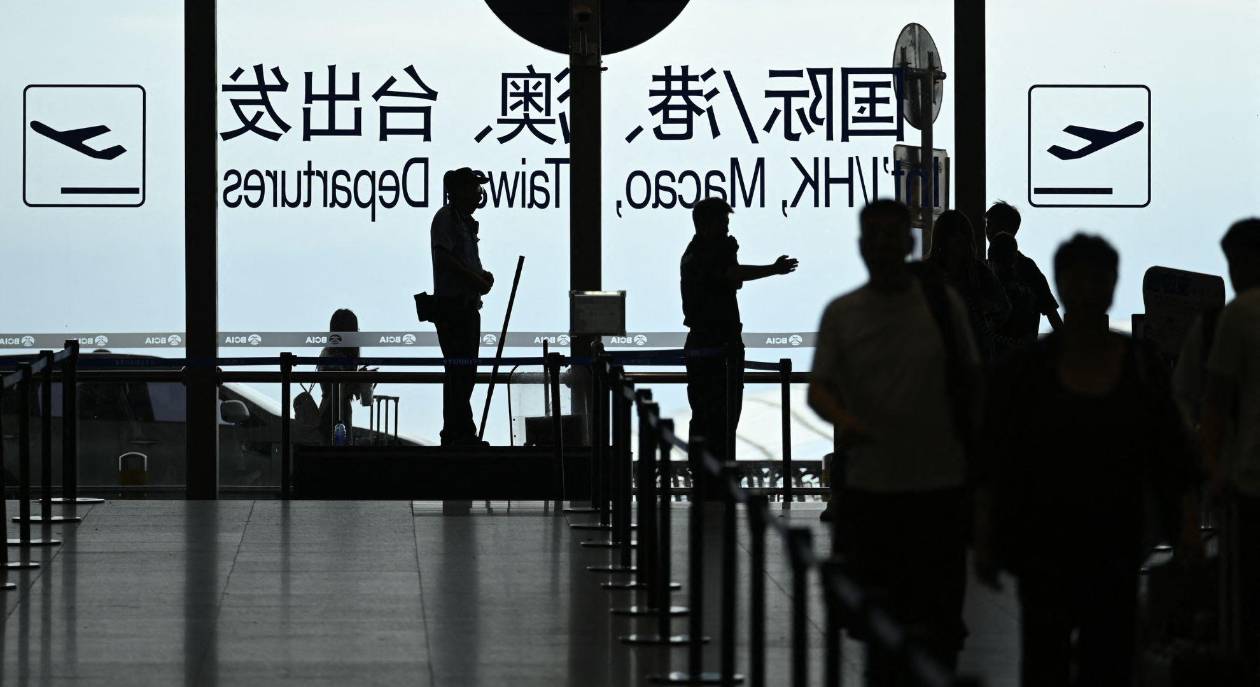 China limita viajes al extranjero de funcionarios y docentes